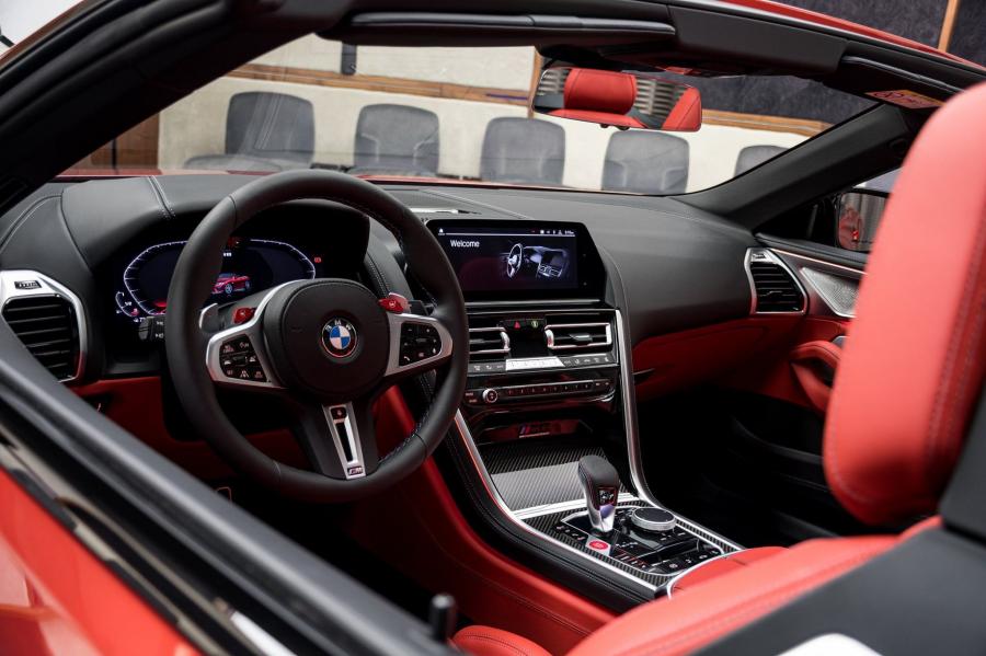 Торпедо BMW M8 Competition Convertible (F91) 2019 года  (фото 14 из 23)